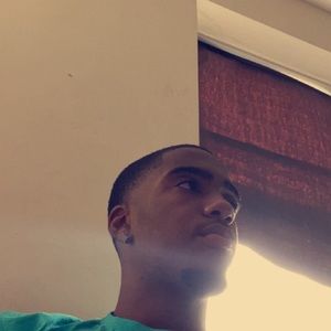 Meet your Posher, Devonte